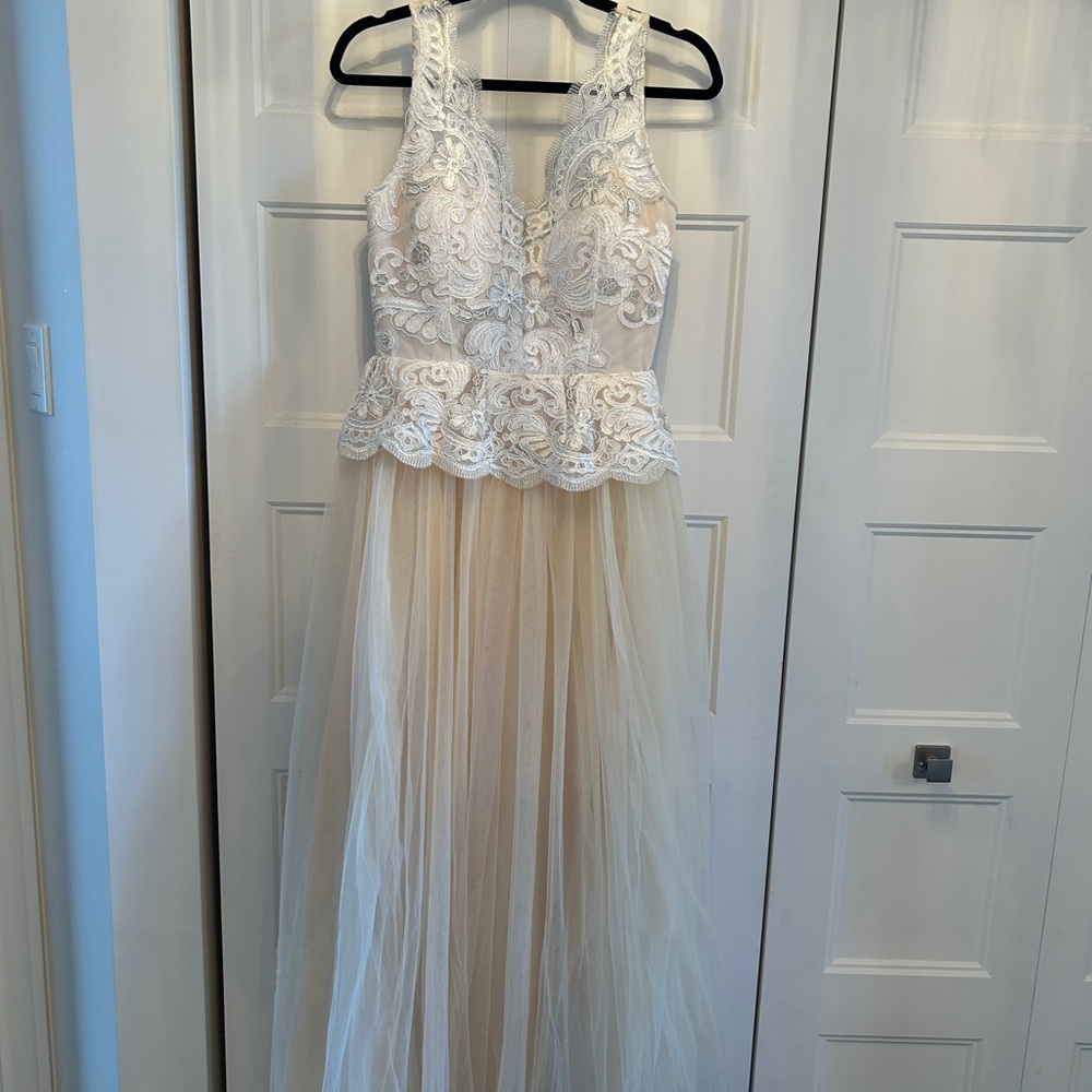 Elegant Lace and Tulle Dress